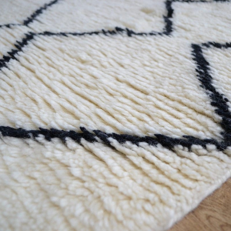 Cultural Heritage Woven into the Fabric of Your Home
Bespoke Moroccan Rug with Traditional Berber Patterns
Elevate Your Space with New Beni Ouarain Authenticity