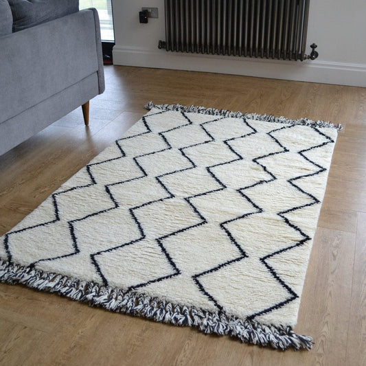 Handcrafted Moroccan Rug with Vibrant Colors
Soft Beni Ourain Rug for Cozy Home Decor
Authentic Moroccan Berber Rug - New Beni Ouarain Design